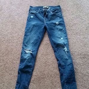 Levis Distressed skinny Jeans
